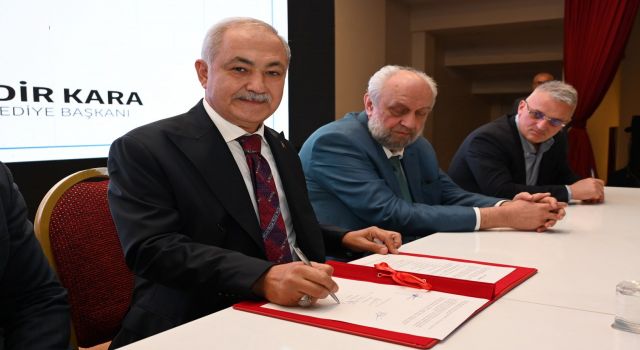 Osmaniye Belediye Başkanı Kadir Kara, Merkez İçme Suyu ve Kanalizasyon Şebeke Hattı imza töreni için Osmaniye'de