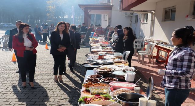 Kaymakam eşi İlhan, Asya Eslem bebeğin kermesini ziyaret etti