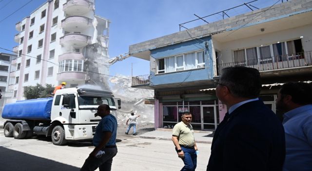 Vali Yılmaz, yıkım ve enkaz kaldırma çalışmalarını inceledi