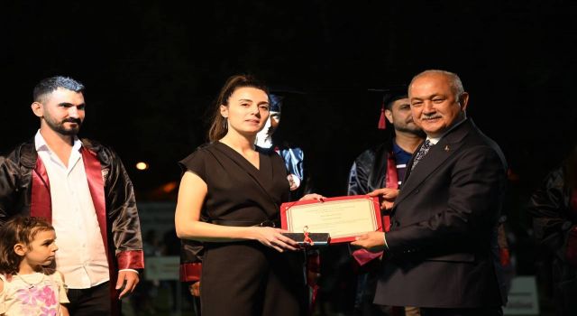 Adana'daki yayla evinden Osmaniye'ye gelen Kadir Kara, Korkut Ata Üniversitesi mezuniyet törenine katıldı