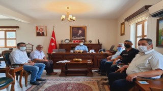 Alevi Kültür Derneği Başkanı Gülali Yılmaz, Kadirli Kaymakamı Ahmet Arık'ı ziyaret etti