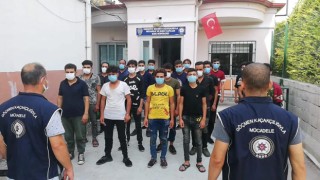 Osmaniye’de, 14 kişilik minibüsten, 20 kaçak çıktı