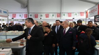 OKÜ Rektörü Uzun, Kitap Fuarının açılışına katıldı