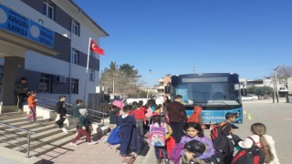 Gezici kütüphane Osmaniye'nin köy yollarında