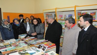 Mutlu Çocuk Kütüphanesine MHP'li bayanlardan büyük destek
