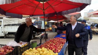 Ömer Tarhan, güne pazar ziyareti ile başladı