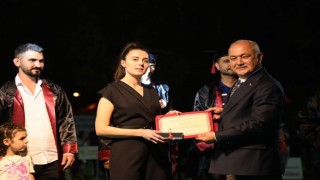 Adana'daki yayla evinden Osmaniye'ye gelen iş adamı Kadir Kara, mezuniyet törenine katıldı